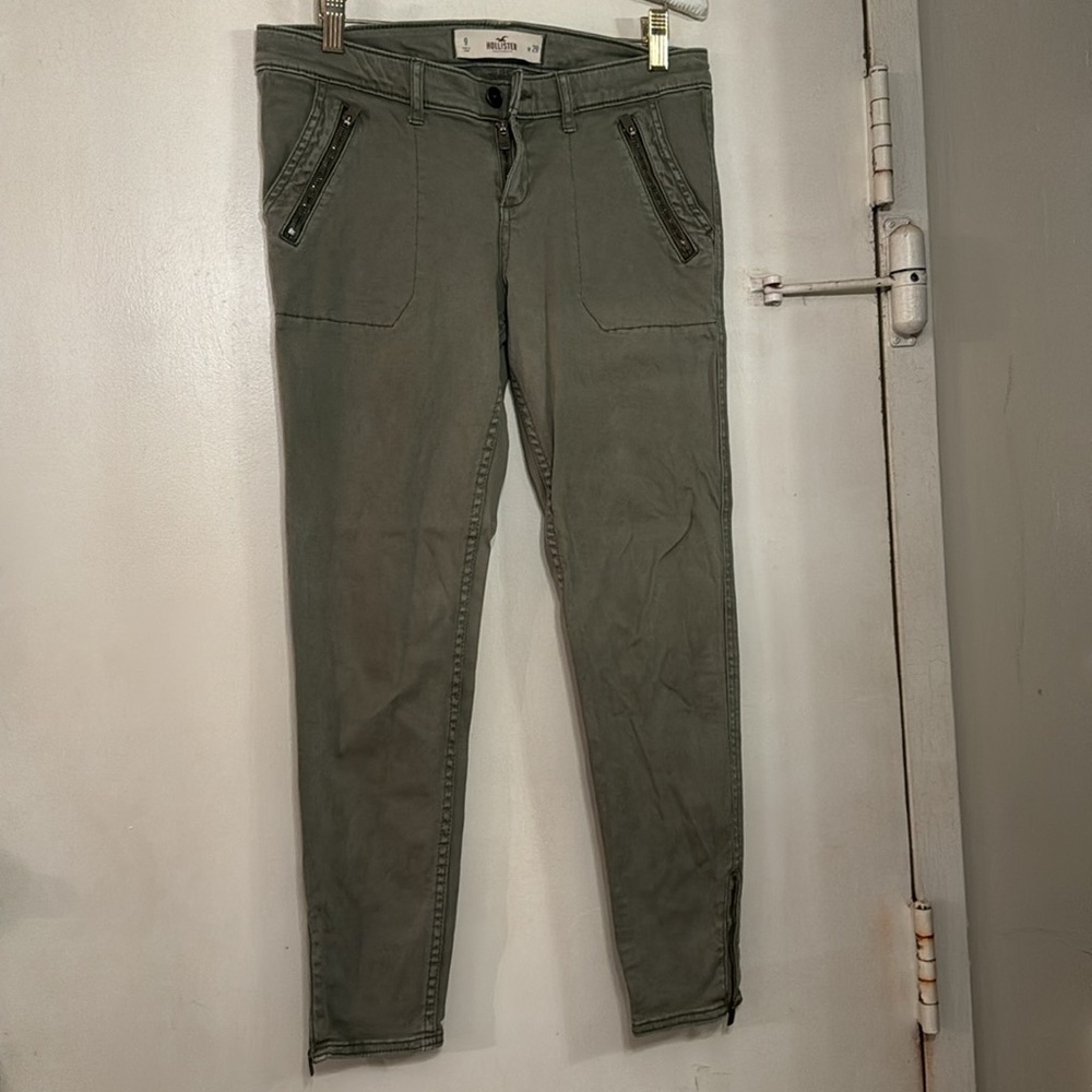 HOLLISTER ladies khaki green pants w/ zippers at pockets & ankles - NEW & Sz.29